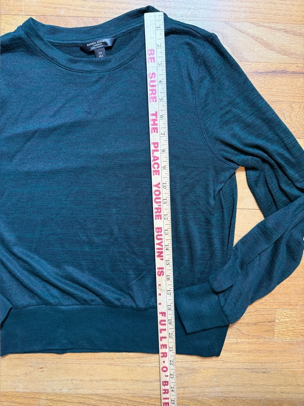 Banana Republic Green Heather Long Sleeve crew neck